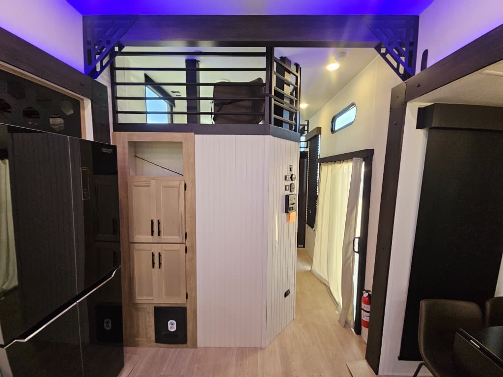 2026 Forest River 2026 Forest River Cherokee Timberwolf Black Label - thumbnail 25