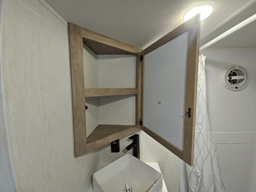 2026 Forest River 2026 Forest River Cherokee Timberwolf Black Label - thumbnail 31