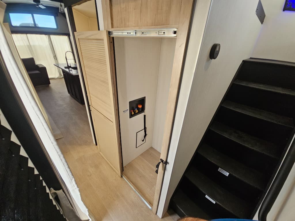 2026 Forest River 2026 Forest River Cherokee Timberwolf Black Label - thumbnail 34