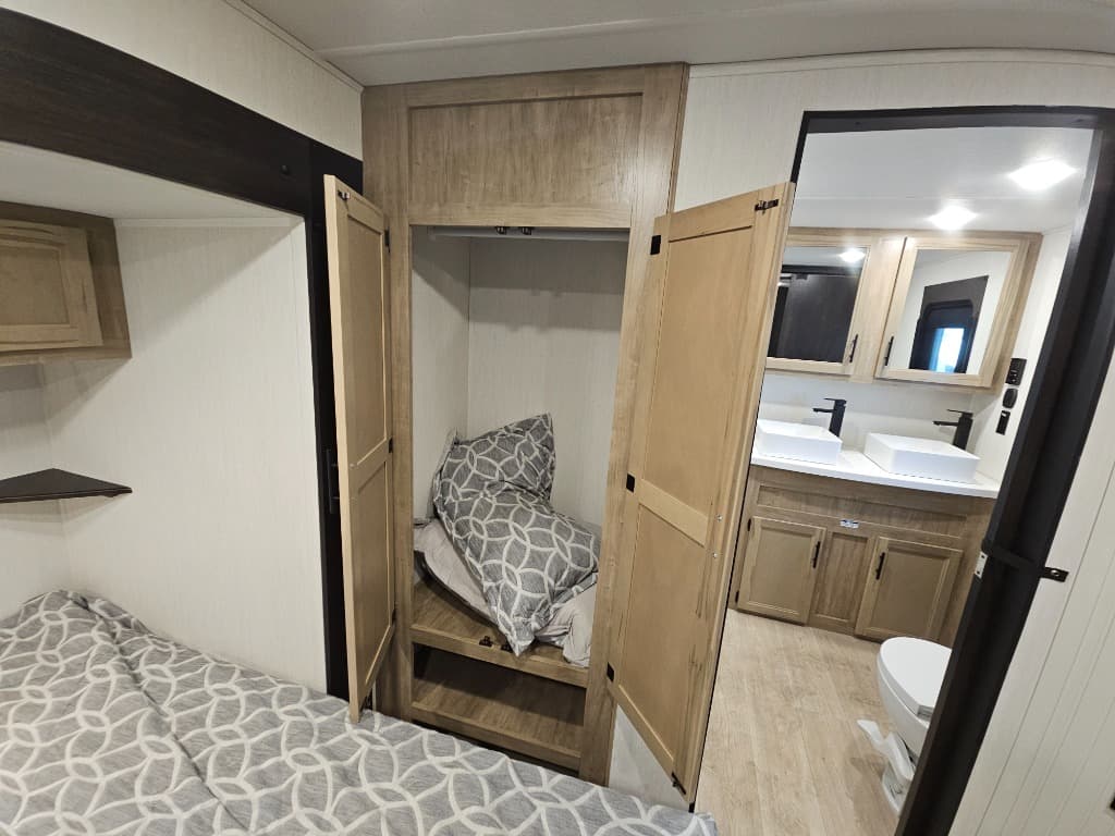 2026 Forest River 2026 Forest River Cherokee Timberwolf Black Label - thumbnail 43