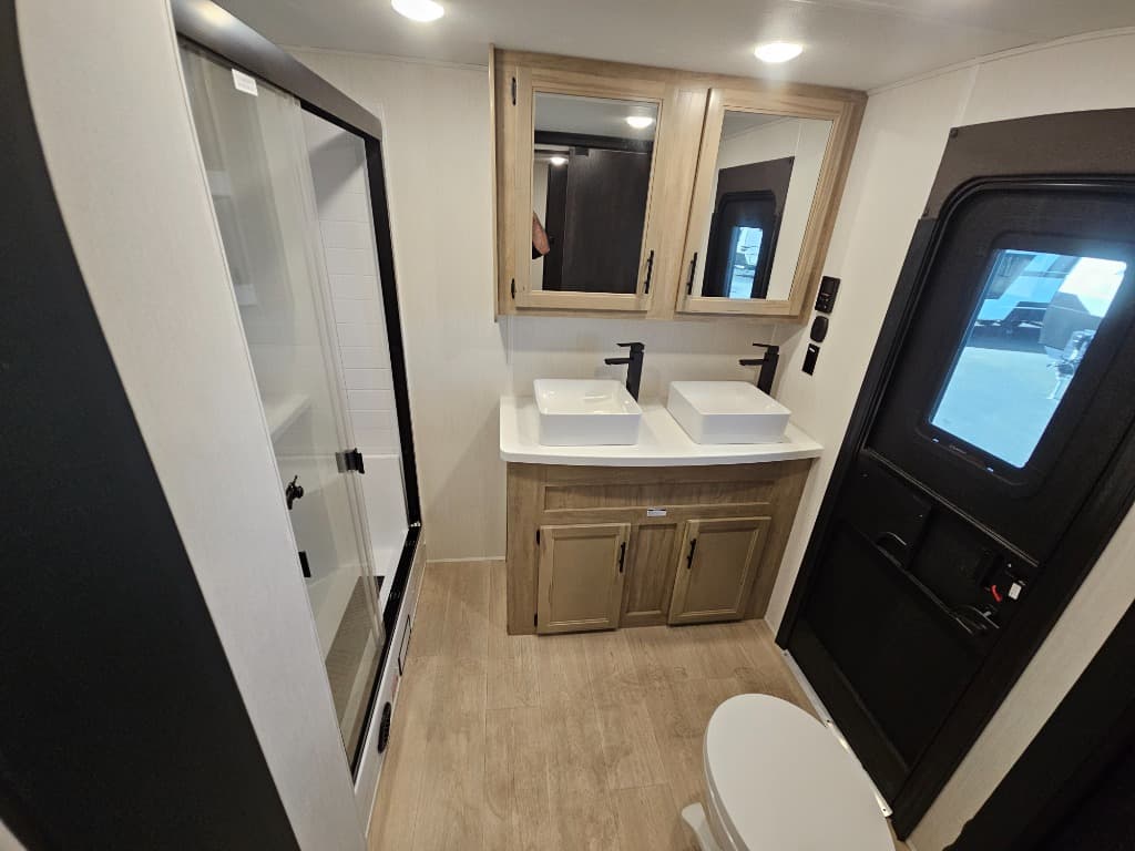 2026 Forest River 2026 Forest River Cherokee Timberwolf Black Label - thumbnail 46