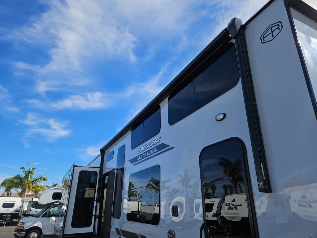 2026 Forest River 2026 Forest River Cherokee Timberwolf Black Label - thumbnail 57