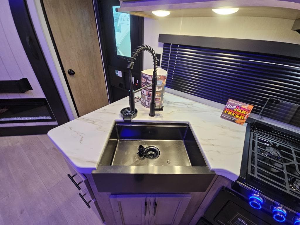 2026 Forest River RV 2026 Forest River RV Cherokee Grey Wolf - thumbnail 33