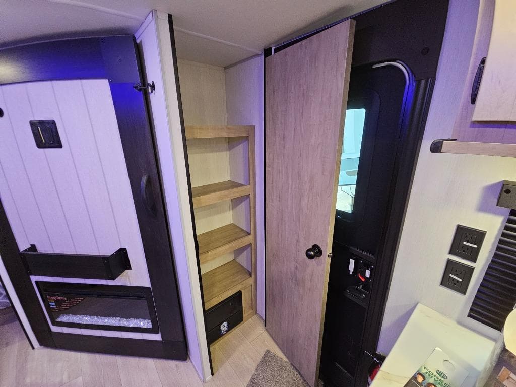 2026 Forest River RV 2026 Forest River RV Cherokee Grey Wolf - thumbnail 37