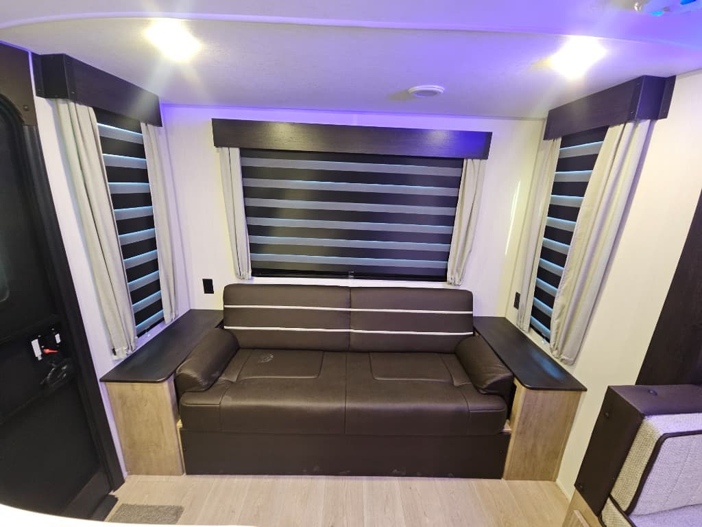 2026 Forest River RV 2026 Forest River RV Cherokee Grey Wolf Black Label - thumbnail 9