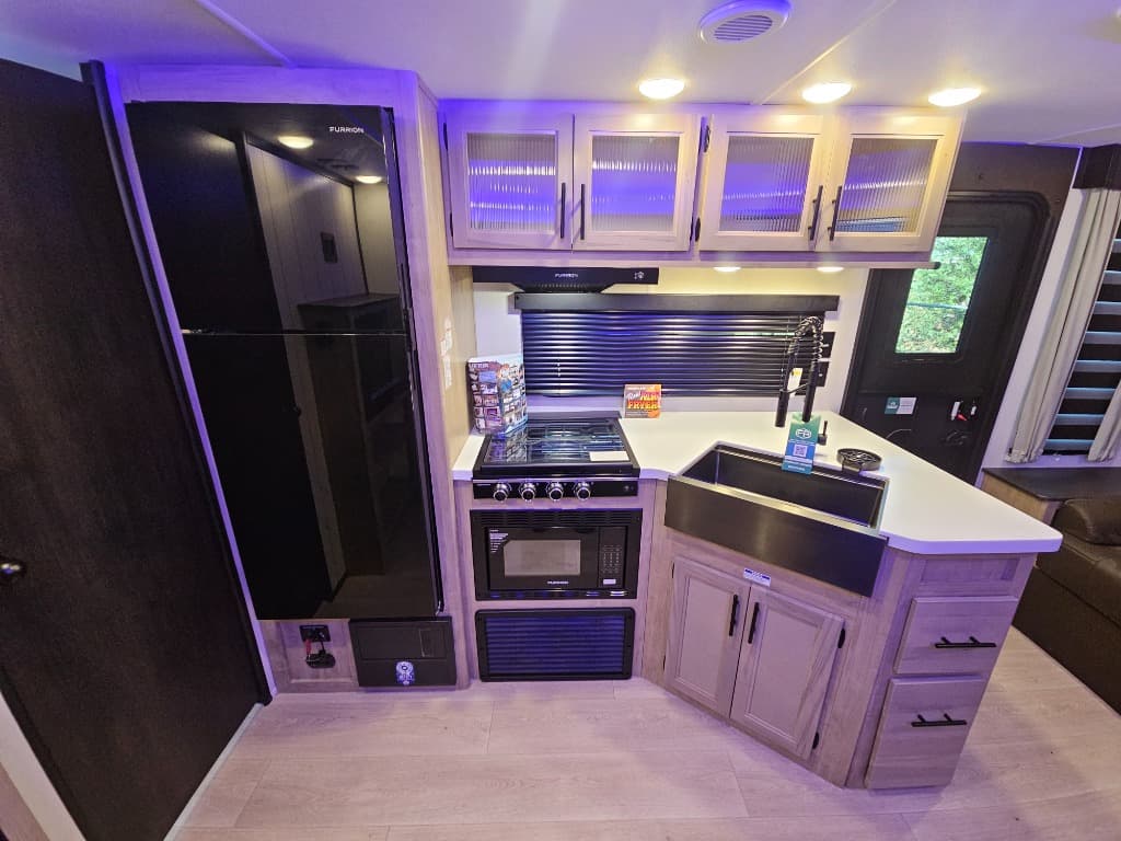 2026 Forest River RV 2026 Forest River RV Cherokee Grey Wolf Black Label - thumbnail 13