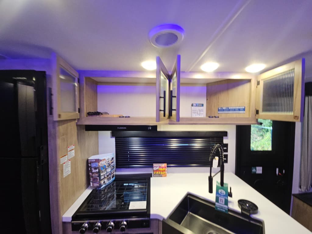 2026 Forest River RV 2026 Forest River RV Cherokee Grey Wolf Black Label - thumbnail 14