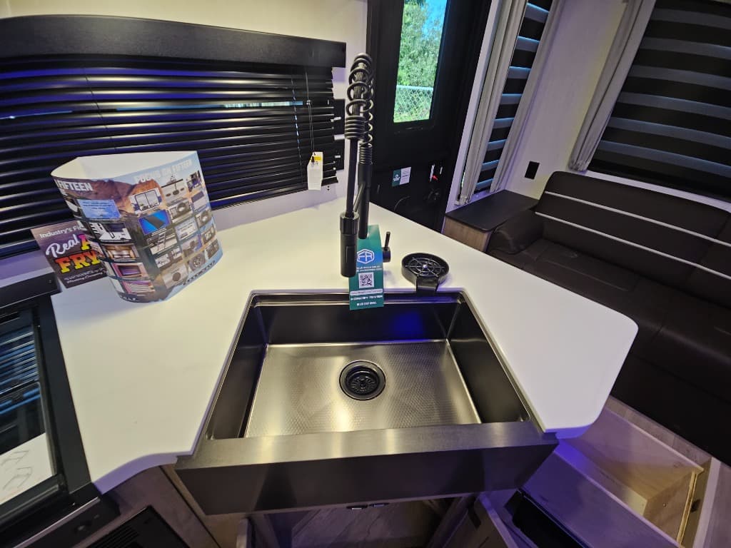 2026 Forest River RV 2026 Forest River RV Cherokee Grey Wolf Black Label - thumbnail 19