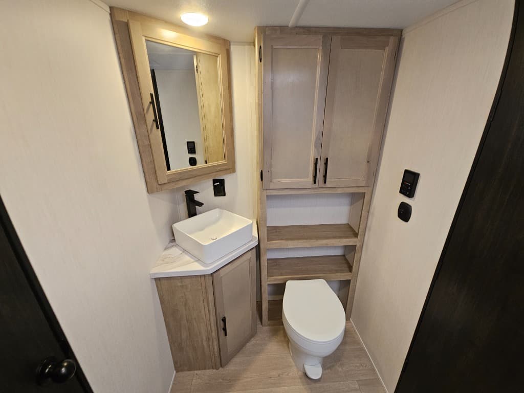 2026 Forest River RV 2026 Forest River RV Cherokee Grey Wolf Black Label - thumbnail 27