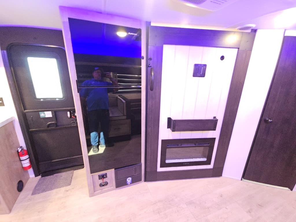 2026 Forest River RV 2026 Forest River RV Cherokee Grey Wolf - thumbnail 24