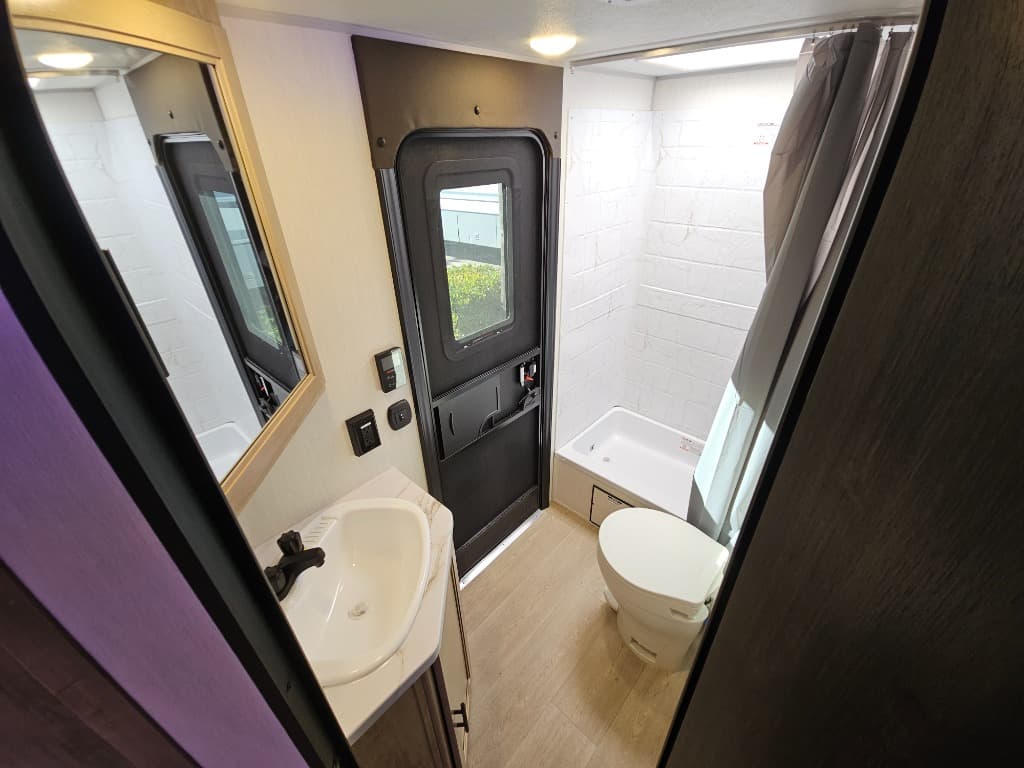 2026 Forest River RV 2026 Forest River RV Cherokee Grey Wolf - thumbnail 31