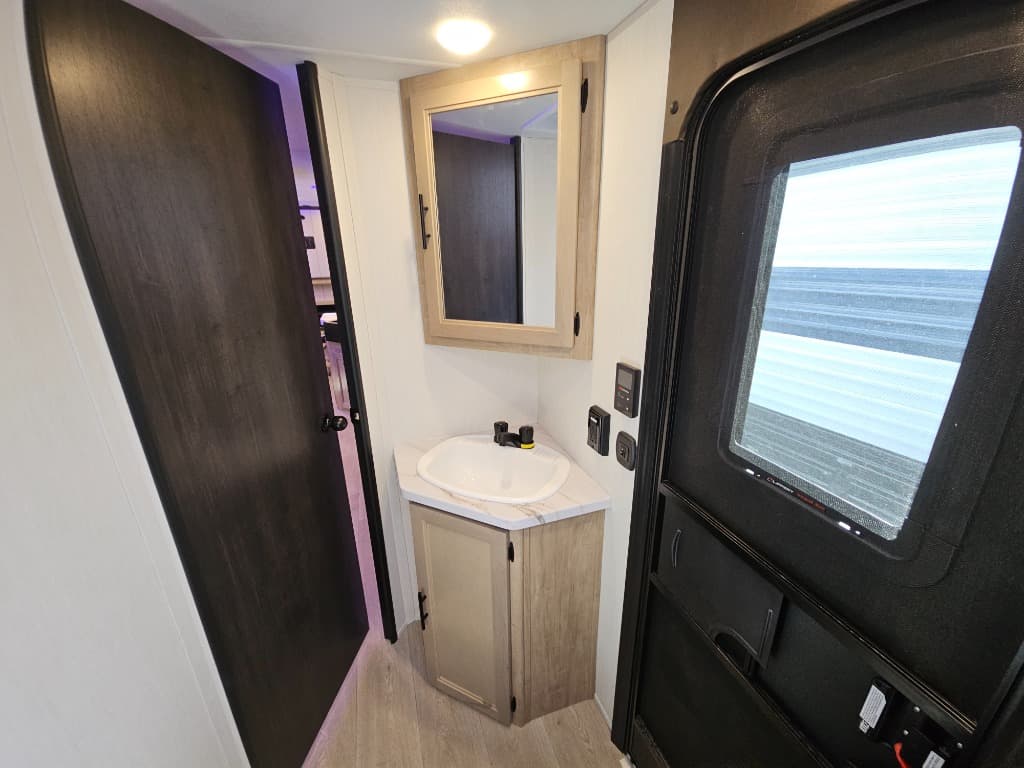 2026 Forest River RV 2026 Forest River RV Cherokee Grey Wolf - thumbnail 35