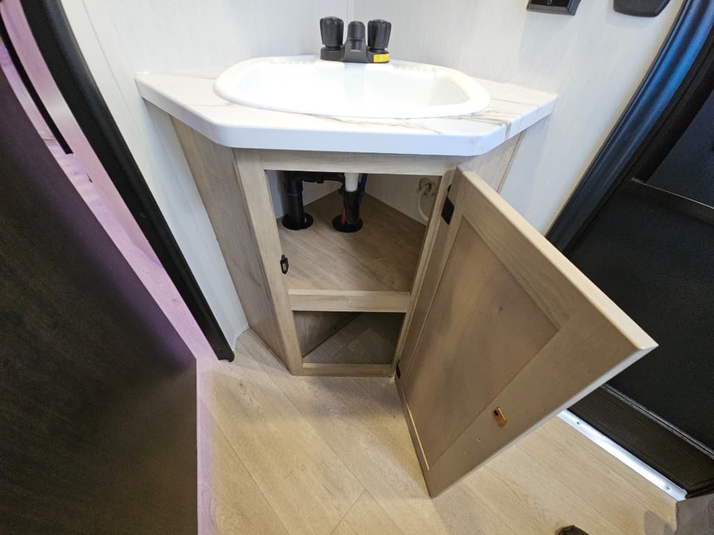 2026 Forest River RV 2026 Forest River RV Cherokee Grey Wolf - thumbnail 38