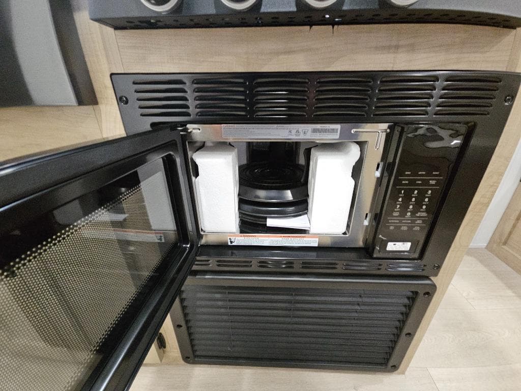 2026 Forest River 2026 Forest River Cherokee Grey Wolf - thumbnail 14