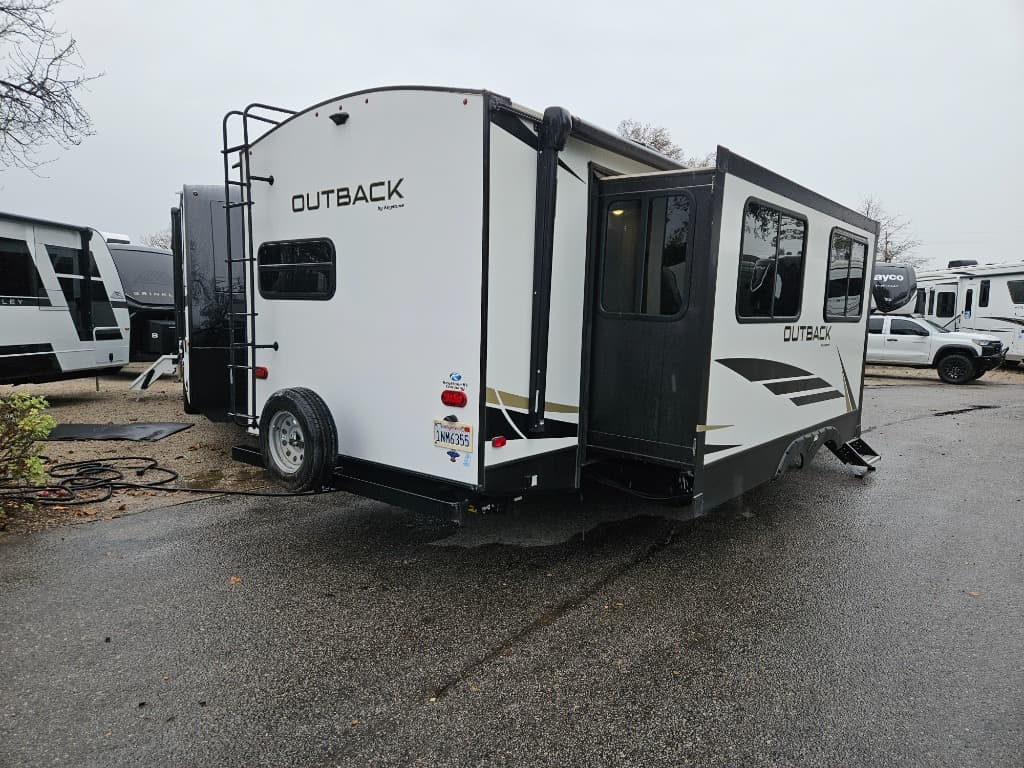 2021 Keystone RV 2021 Keystone RV Outback Ultra-Lite - thumbnail 3