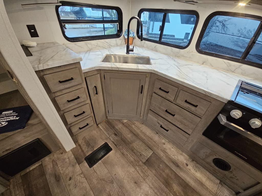 2021 Keystone RV 2021 Keystone RV Outback Ultra-Lite - thumbnail 18