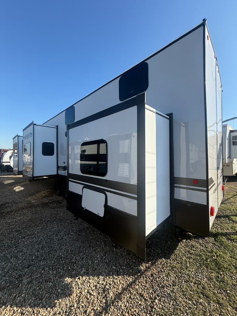 2026 Forest River 2026 Forest River Cherokee Timberwolf Black Label Destination Trailer - thumbnail 3