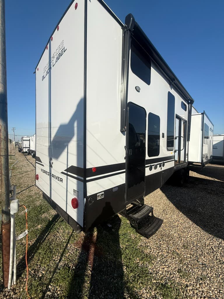 2026 Forest River 2026 Forest River Cherokee Timberwolf Black Label Destination Trailer - thumbnail 5