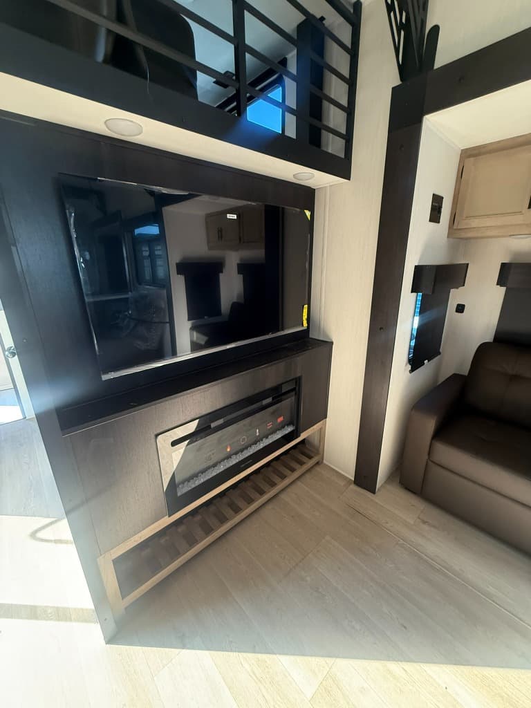 2026 Forest River 2026 Forest River Cherokee Timberwolf Black Label Destination Trailer - thumbnail 12