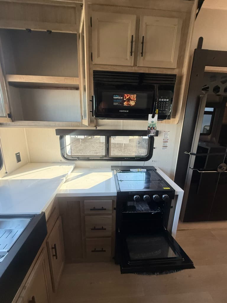 2026 Forest River 2026 Forest River Cherokee Timberwolf Black Label Destination Trailer - thumbnail 18