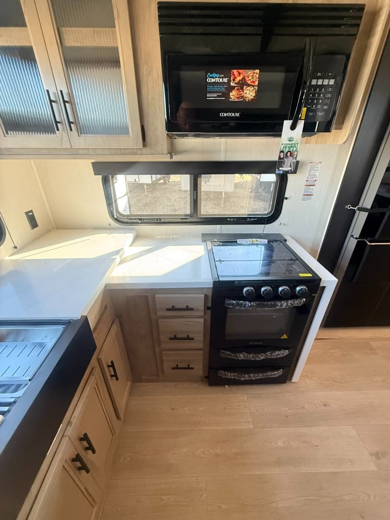 2026 Forest River 2026 Forest River Cherokee Timberwolf Black Label Destination Trailer - thumbnail 24