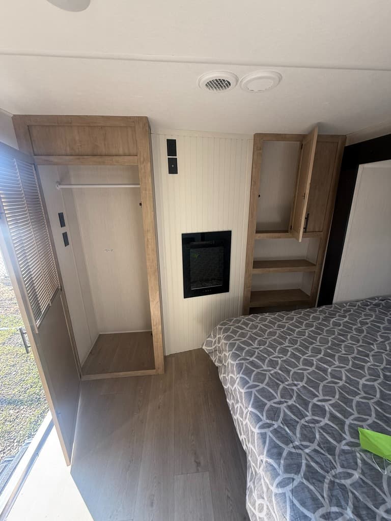 2026 Forest River 2026 Forest River Cherokee Timberwolf Black Label Destination Trailer - thumbnail 27