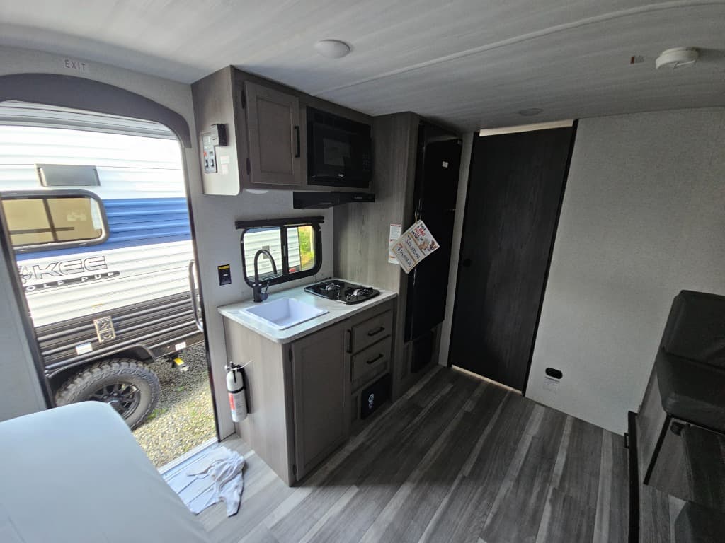 2024 Keystone RV 2024 Keystone RV Hideout - thumbnail 9