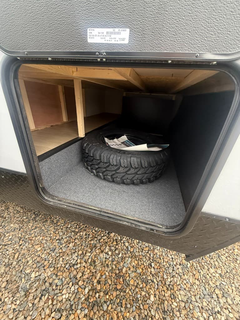 2026 Forest River 2026 Forest River Cherokee Grey Wolf Black Label Toy Hauler - thumbnail 7