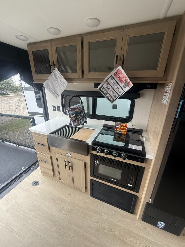 2026 Forest River 2026 Forest River Cherokee Grey Wolf Black Label Toy Hauler - thumbnail 11