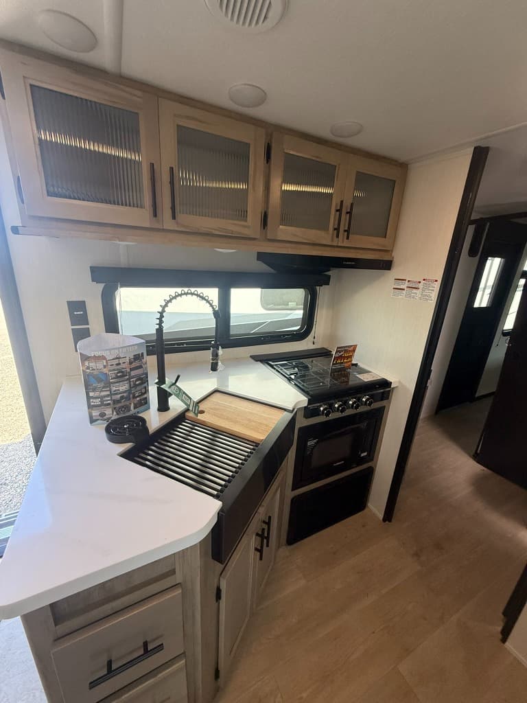 2026 Forest River 2026 Forest River Cherokee Grey Wolf Black Label Toy Hauler - thumbnail 14