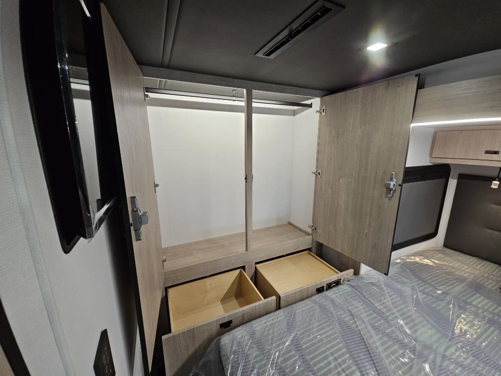 2026 Grand Design 2026 Grand Design Lineage Series M - thumbnail 18