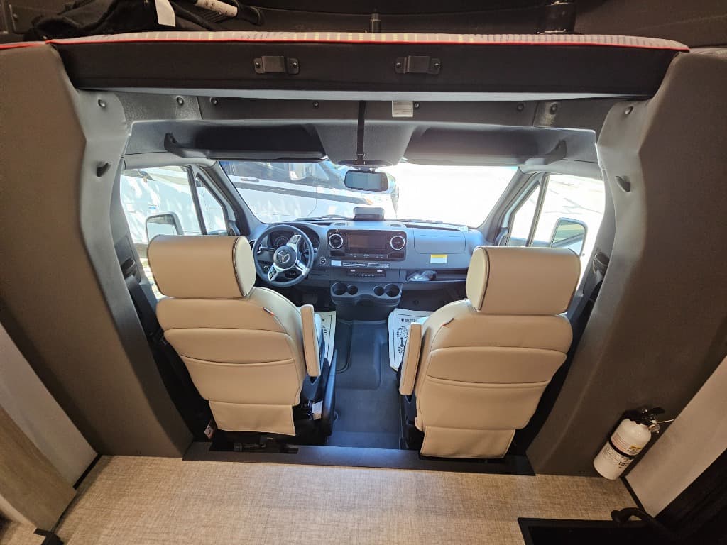 2026 Grand Design 2026 Grand Design Lineage Series M - thumbnail 39