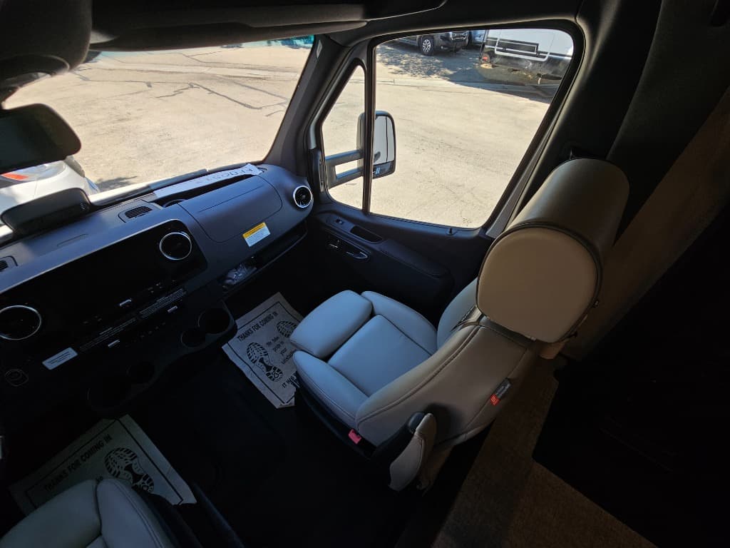 2026 Grand Design 2026 Grand Design Lineage Series M - thumbnail 41