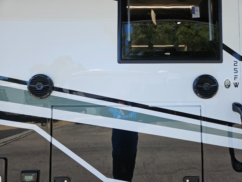 2026 Grand Design 2026 Grand Design Lineage Series M - thumbnail 47