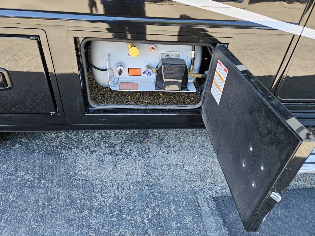 2026 Grand Design 2026 Grand Design Lineage Series M - thumbnail 49