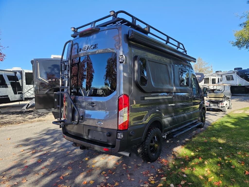 2026 Grand Design 2026 Grand Design Lineage Series Vt - thumbnail 3