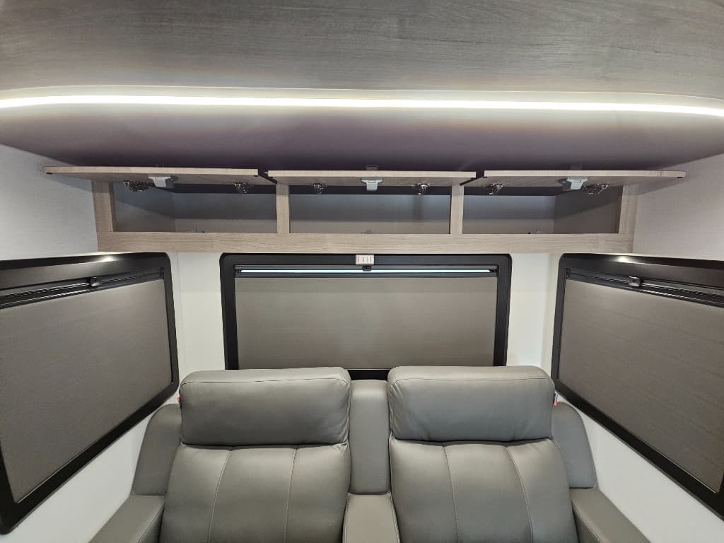 2026 Grand Design 2026 Grand Design Lineage Series M - thumbnail 11