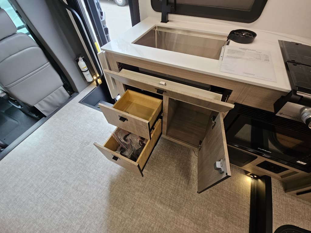 2026 Grand Design 2026 Grand Design Lineage Series M - thumbnail 17