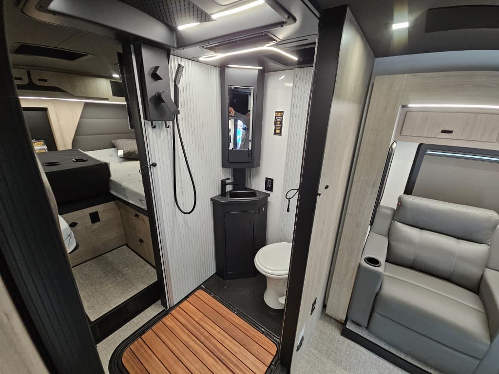 2026 Grand Design 2026 Grand Design Lineage Series M - thumbnail 21