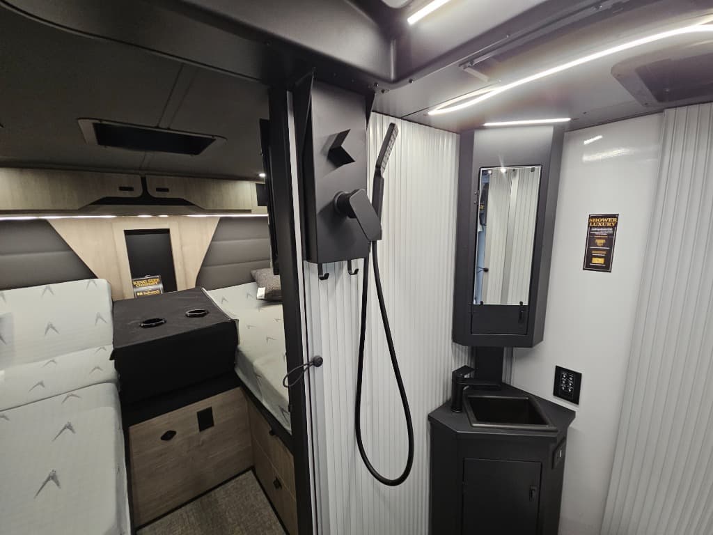 2026 Grand Design 2026 Grand Design Lineage Series M - thumbnail 24