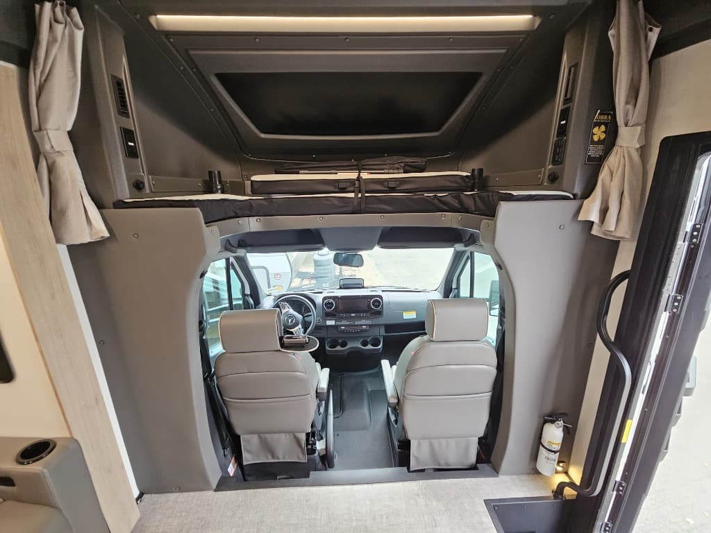 2026 Grand Design 2026 Grand Design Lineage Series M - thumbnail 37