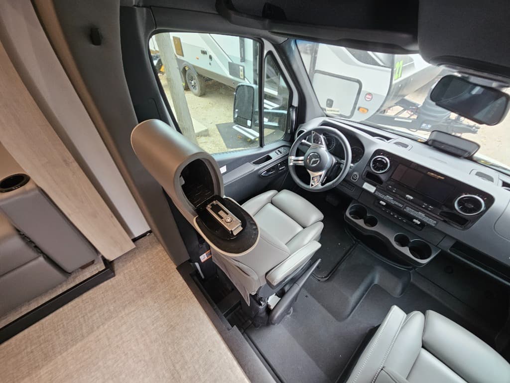 2026 Grand Design 2026 Grand Design Lineage Series M - thumbnail 40