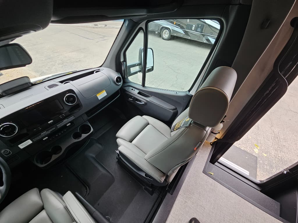 2026 Grand Design 2026 Grand Design Lineage Series M - thumbnail 41