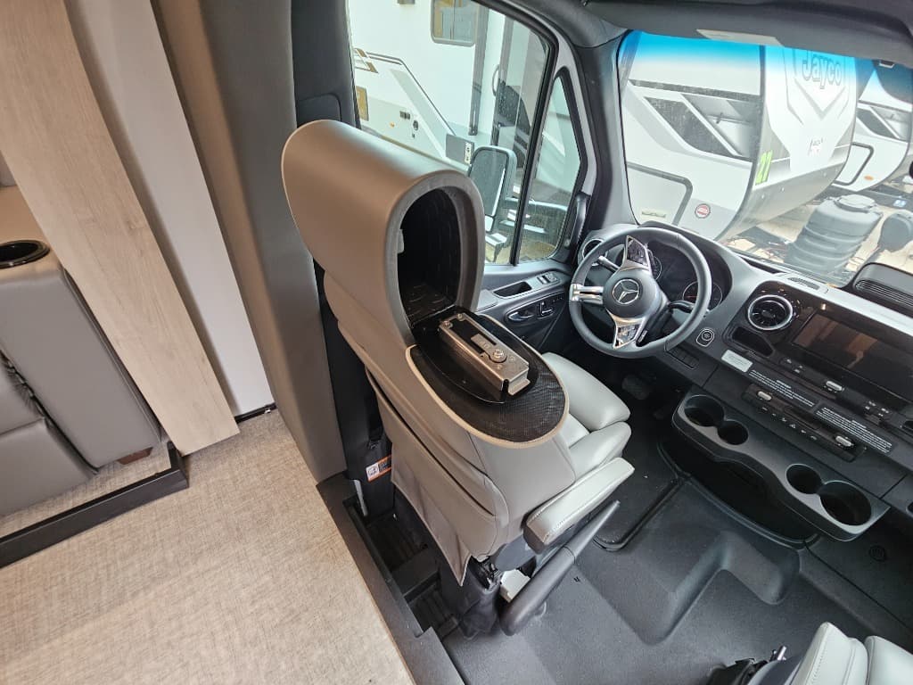 2026 Grand Design 2026 Grand Design Lineage Series M - thumbnail 43