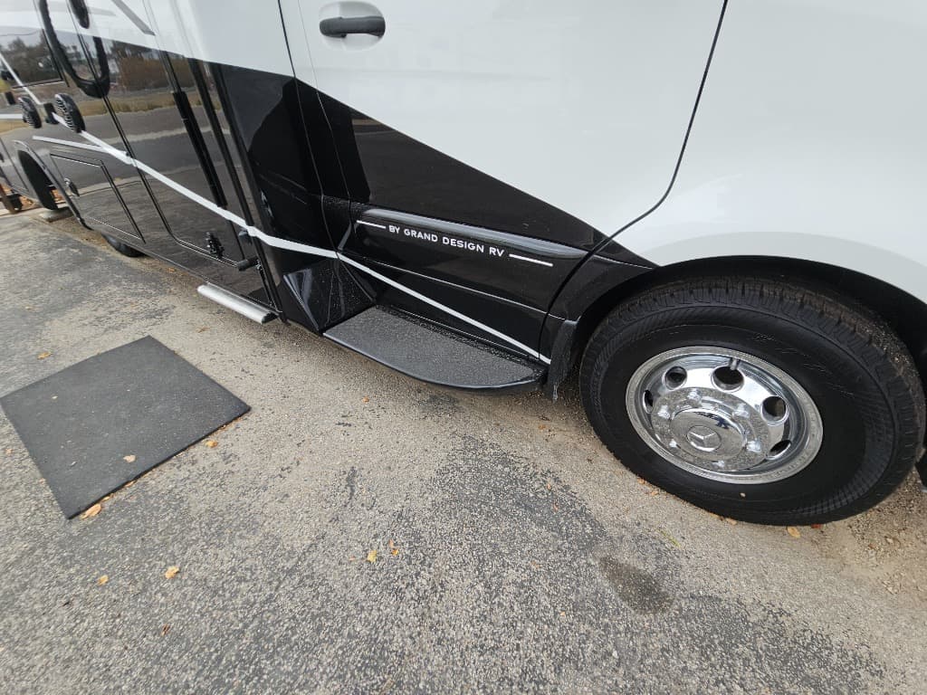 2026 Grand Design 2026 Grand Design Lineage Series M - thumbnail 45