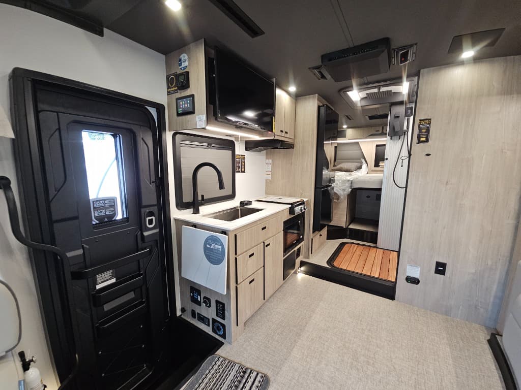 2026 Grand Design 2026 Grand Design Lineage Series M - thumbnail 8