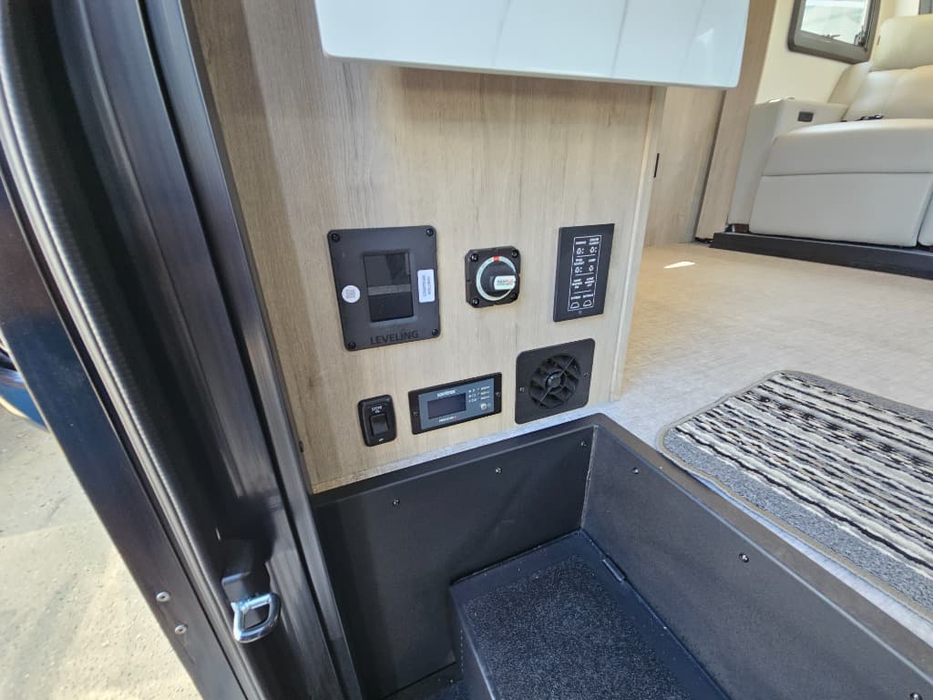 2026 Grand Design 2026 Grand Design Lineage Series M - thumbnail 35