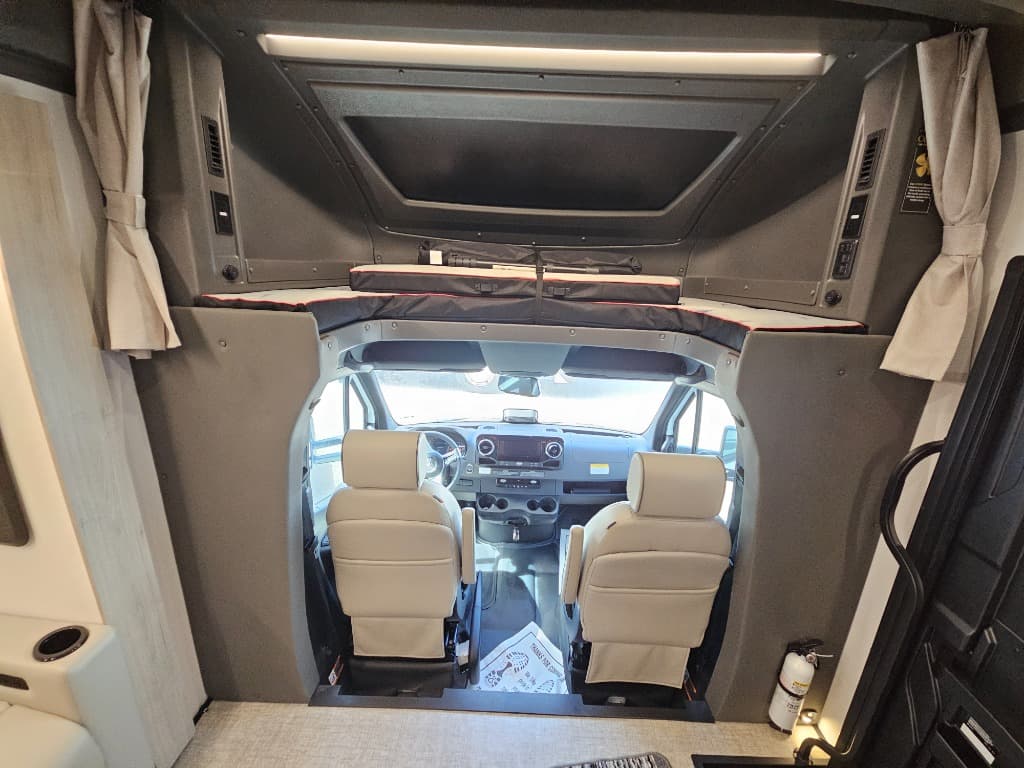 2026 Grand Design 2026 Grand Design Lineage Series M - thumbnail 36