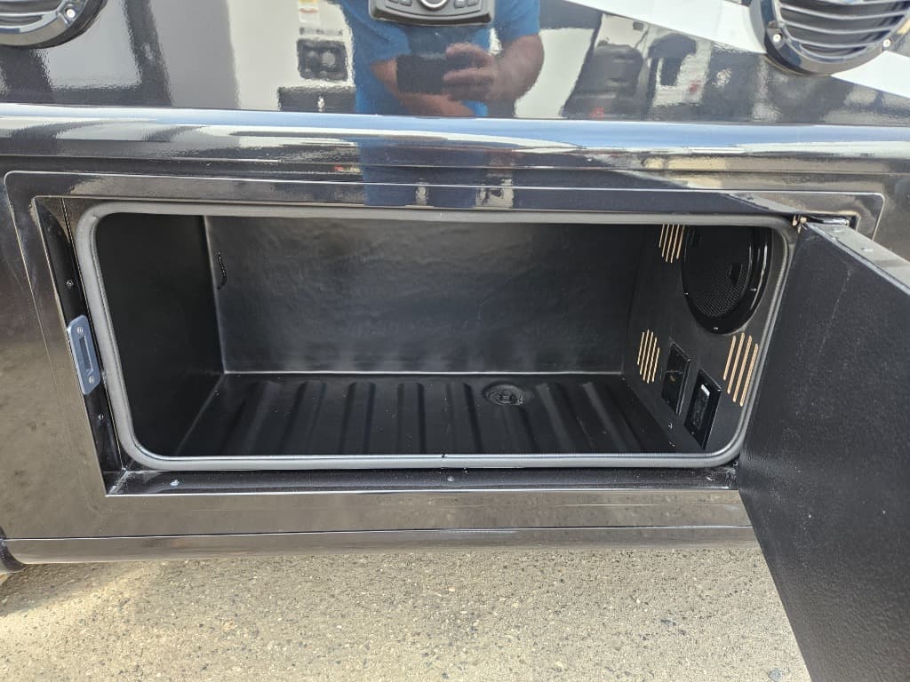 2026 Grand Design 2026 Grand Design Lineage Series M - thumbnail 48