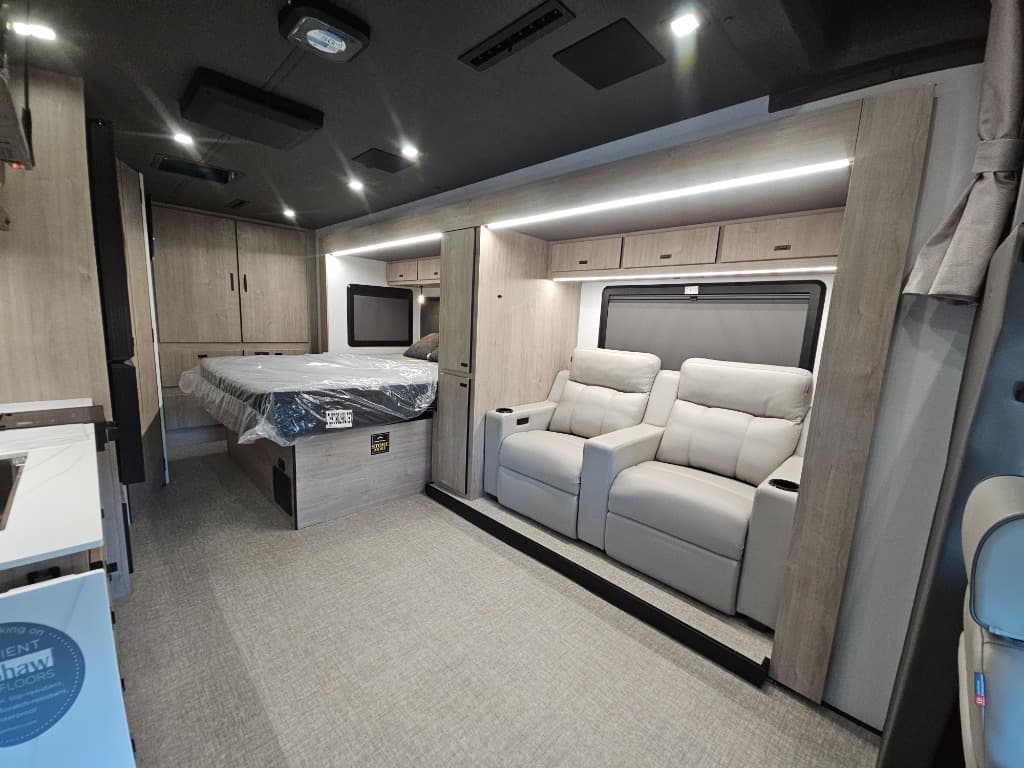 2026 Grand Design 2026 Grand Design Lineage Series M - thumbnail 8